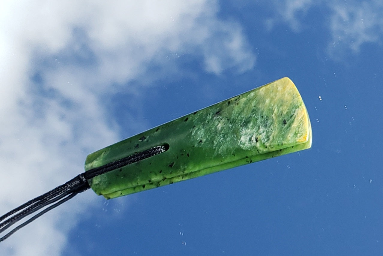 Tokki String Mardsen Pounamu