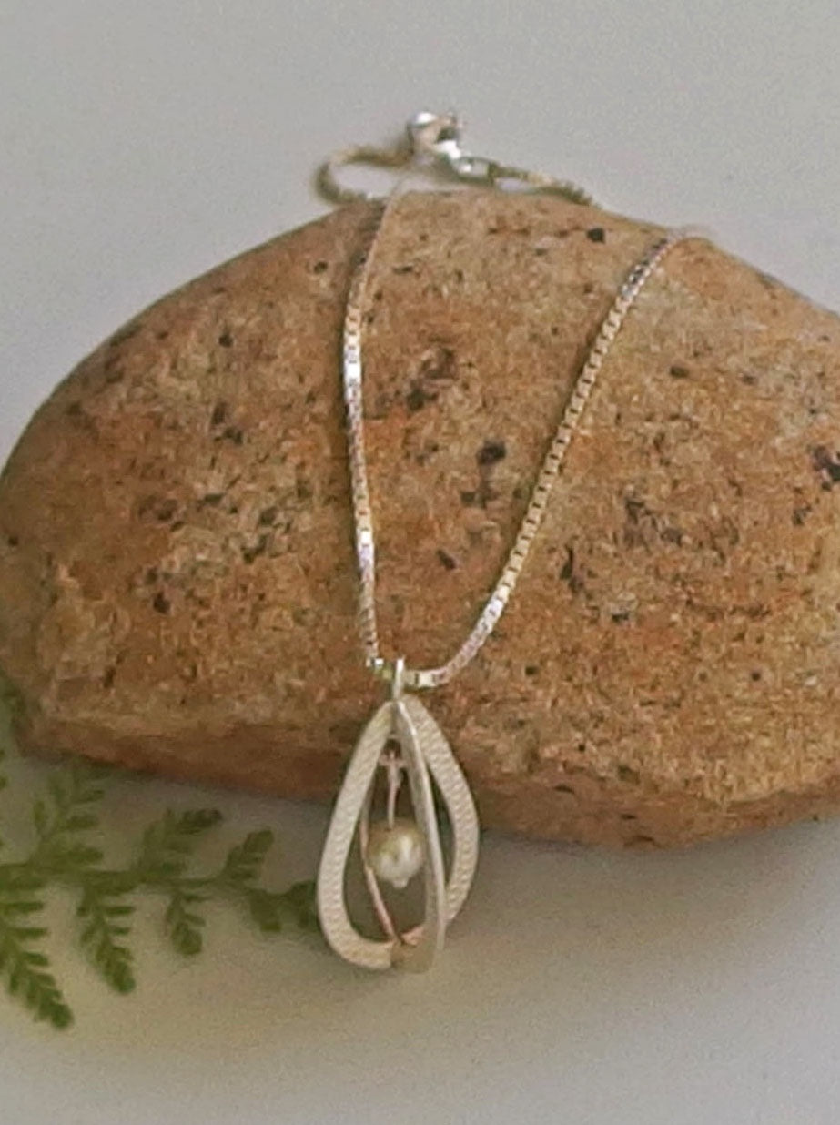 Freshwater Pearl Pearl Pod Pendant