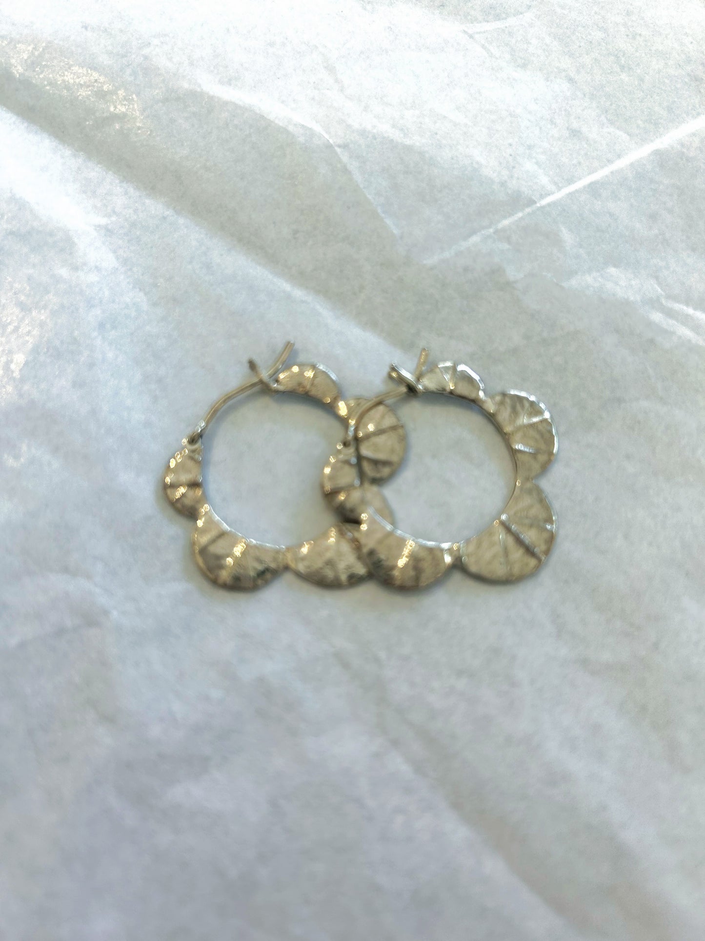 Scallop Leaf Hoop