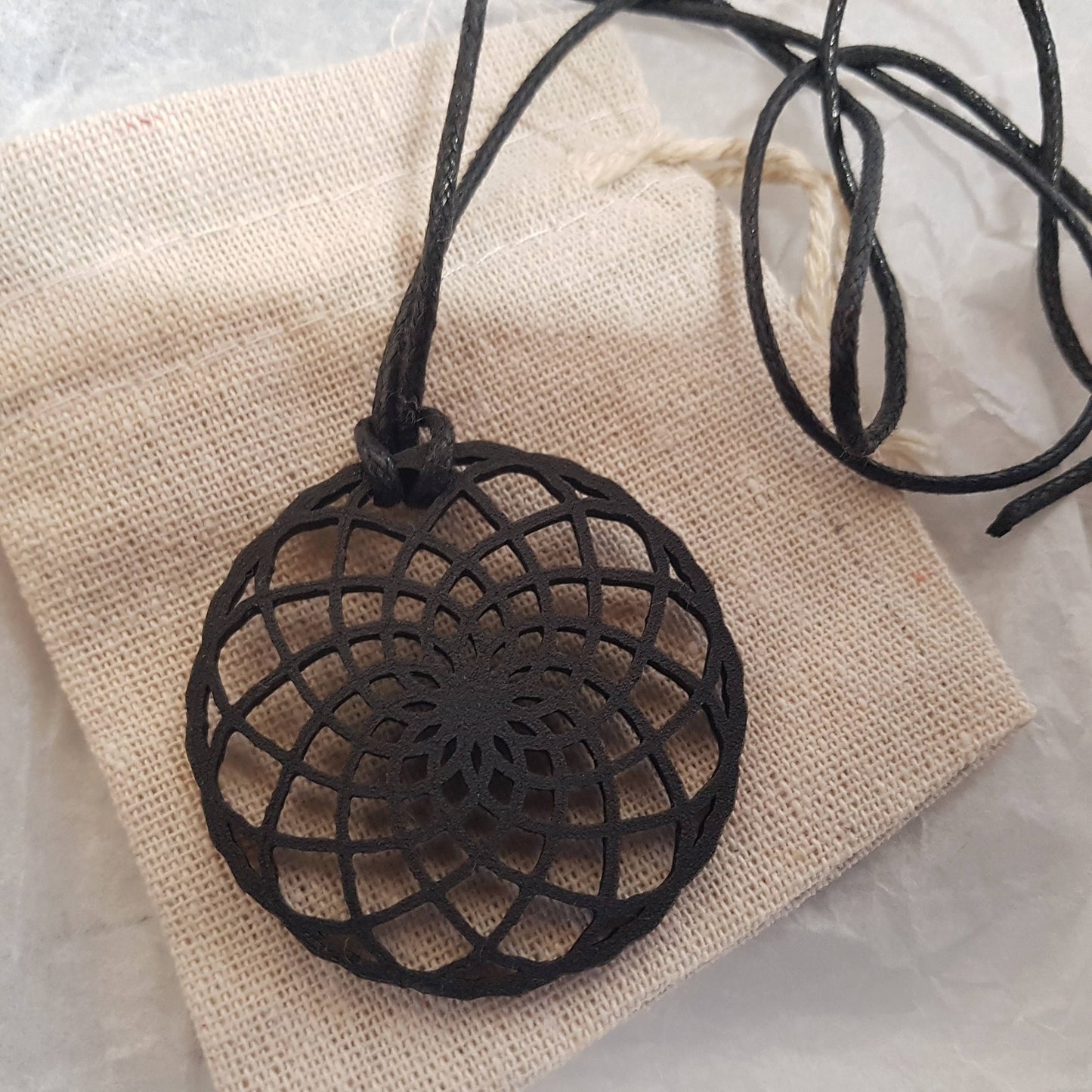 print necklace - disk black
