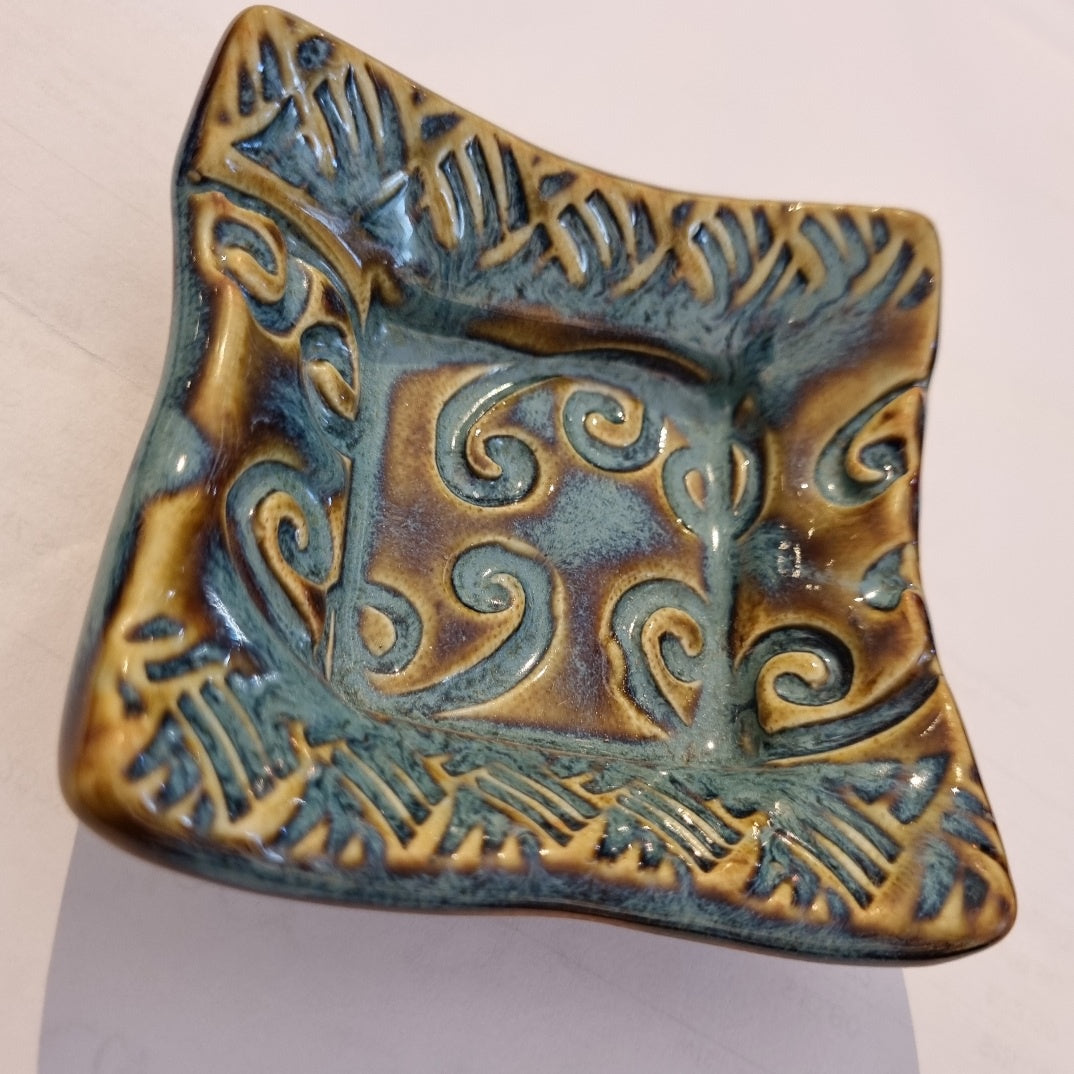 Kowhaiwhai ring dishes