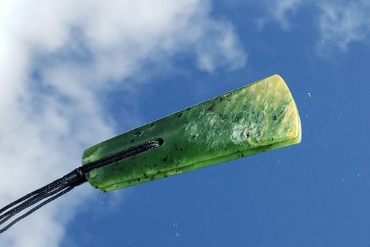Tokki String Mardsen Pounamu