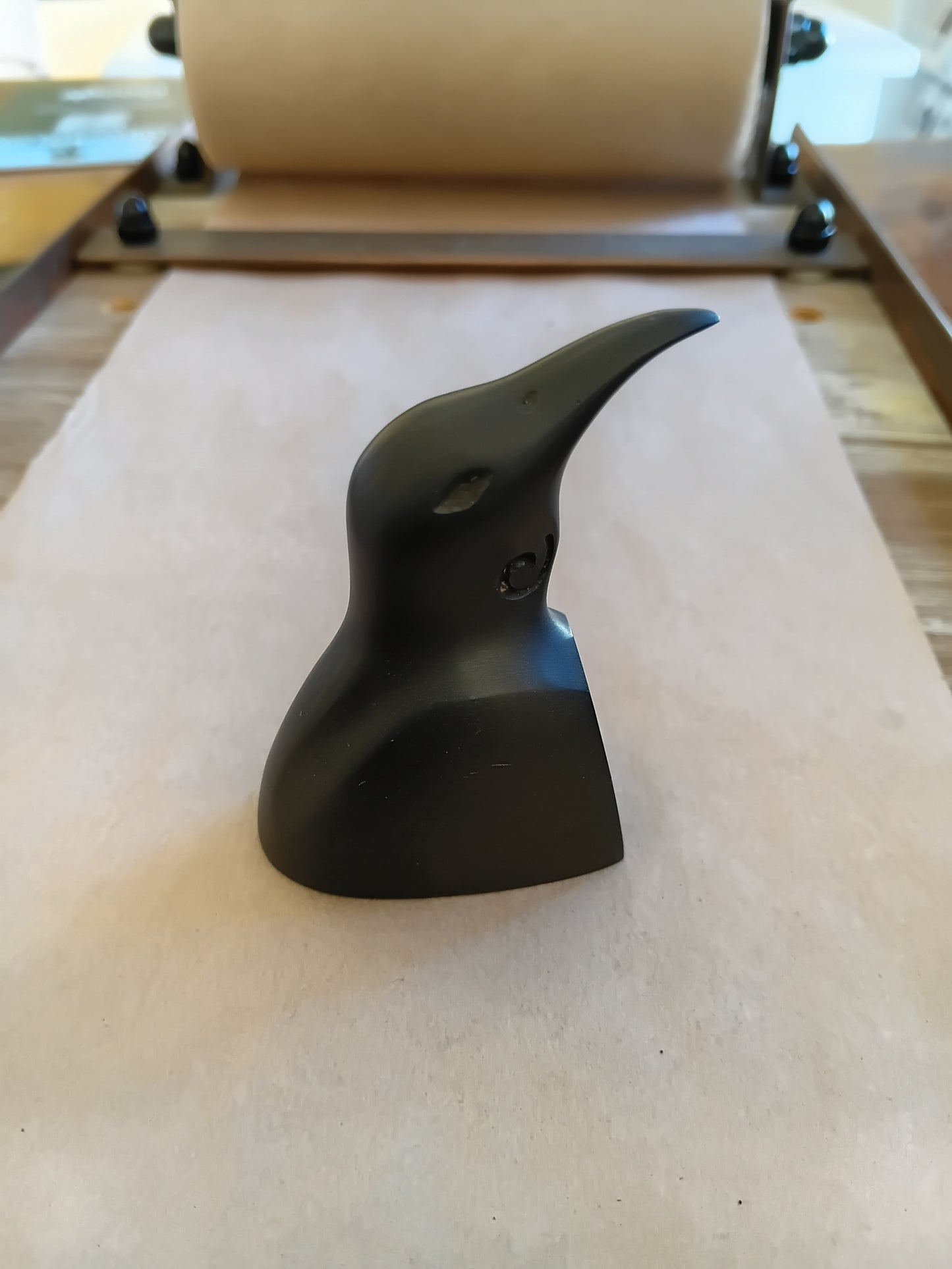 Bronze Desk Top Tui Med