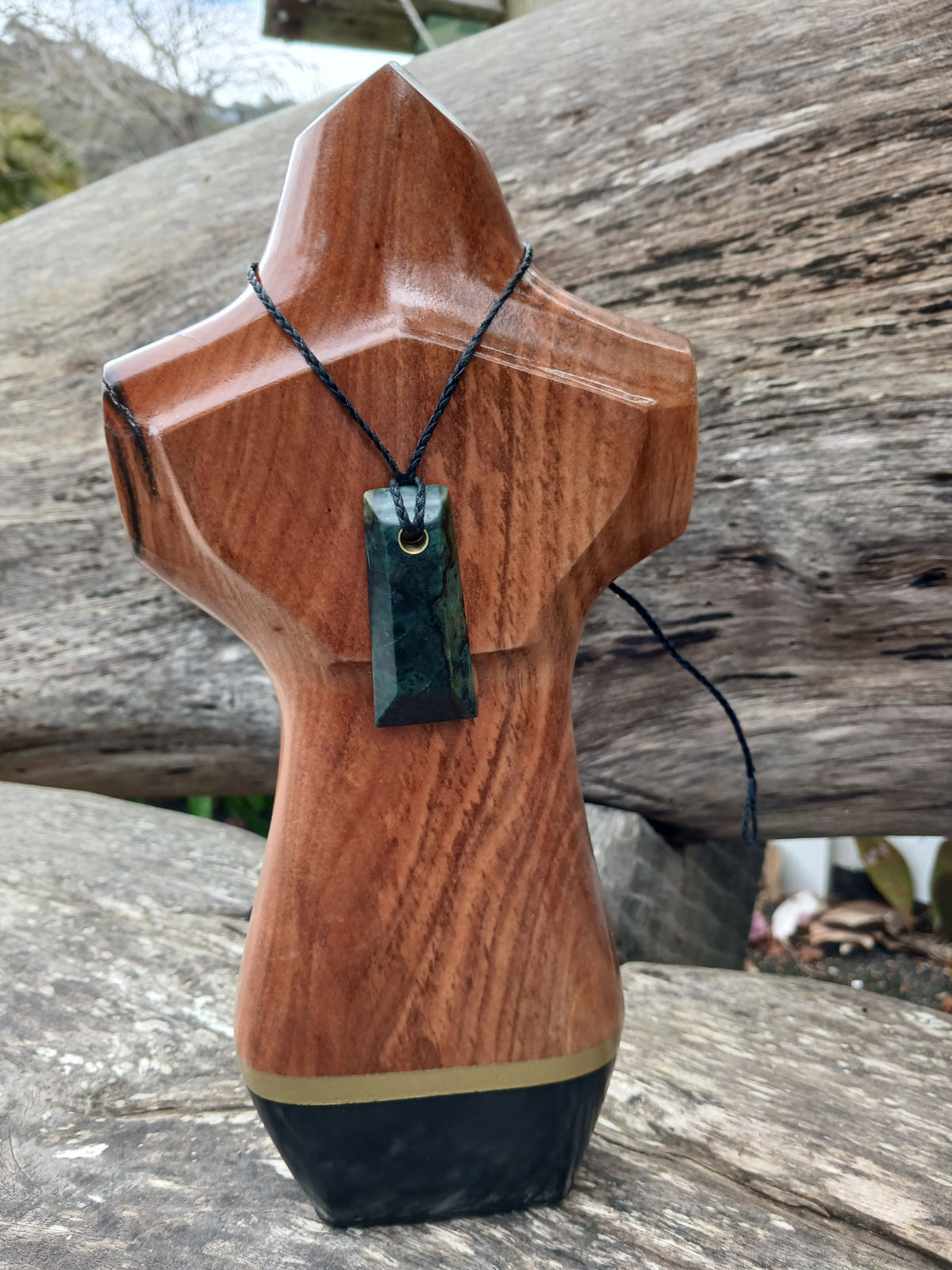 Pounamu Toki & Pohutukawa Bust