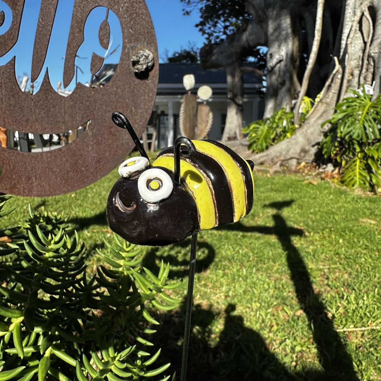 Bee on pole