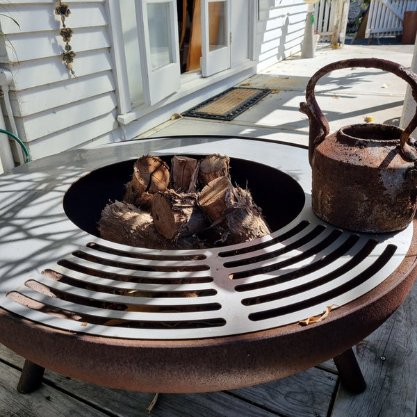 The Whitianga 900 Fire Bowl with Cooktop