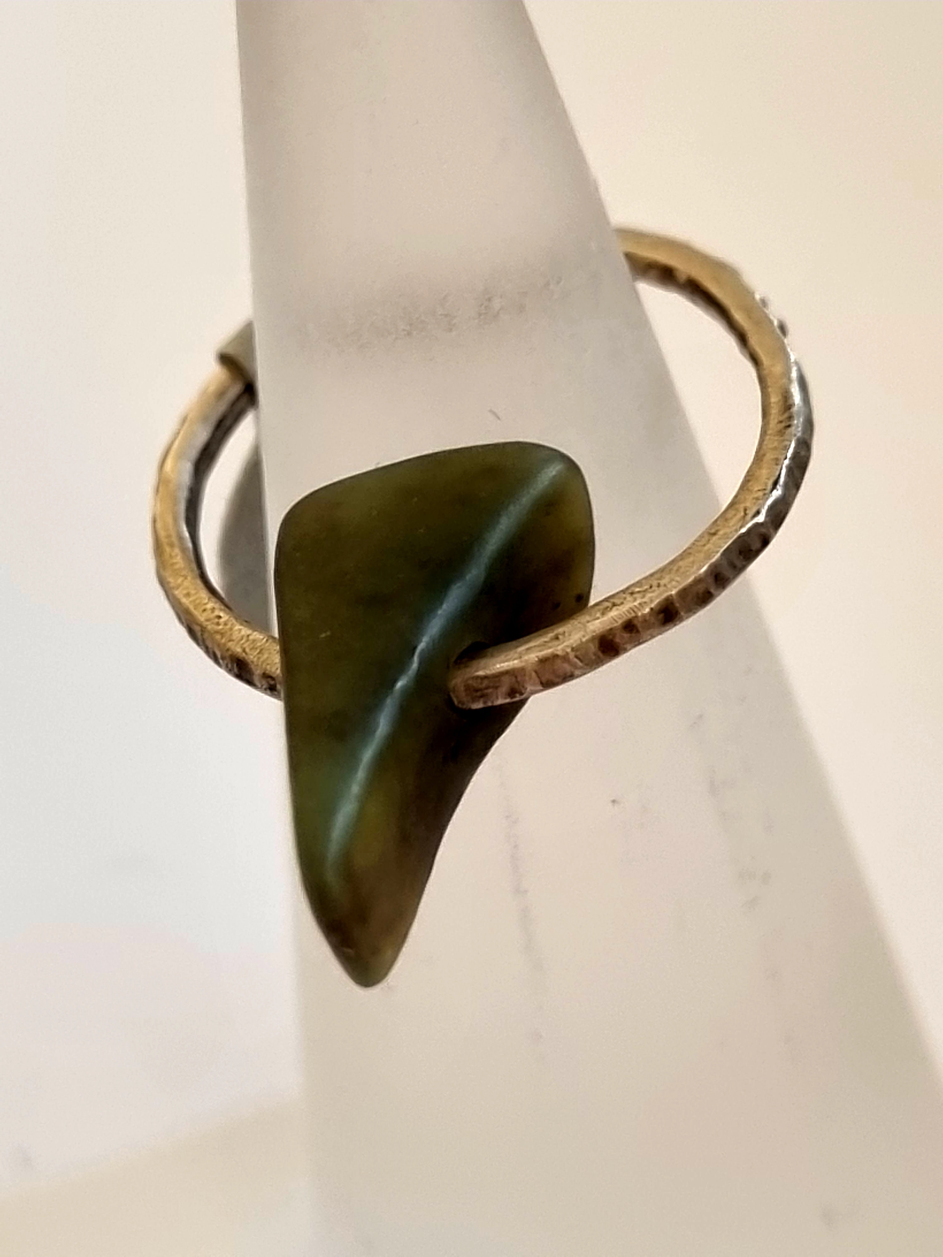 Small ring with triangular pounamu